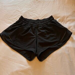 Lululemon black hotty hots size 4
